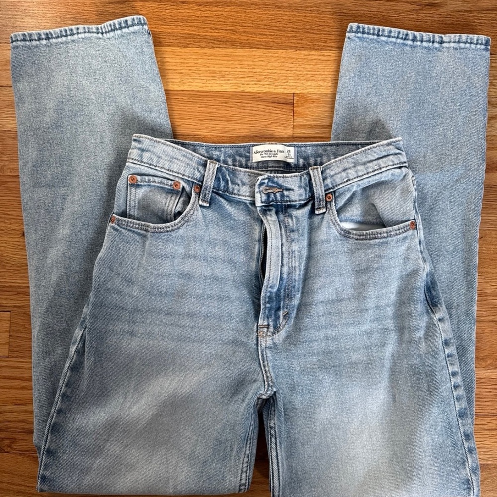 Abercrombie 90s straight ultra high rise